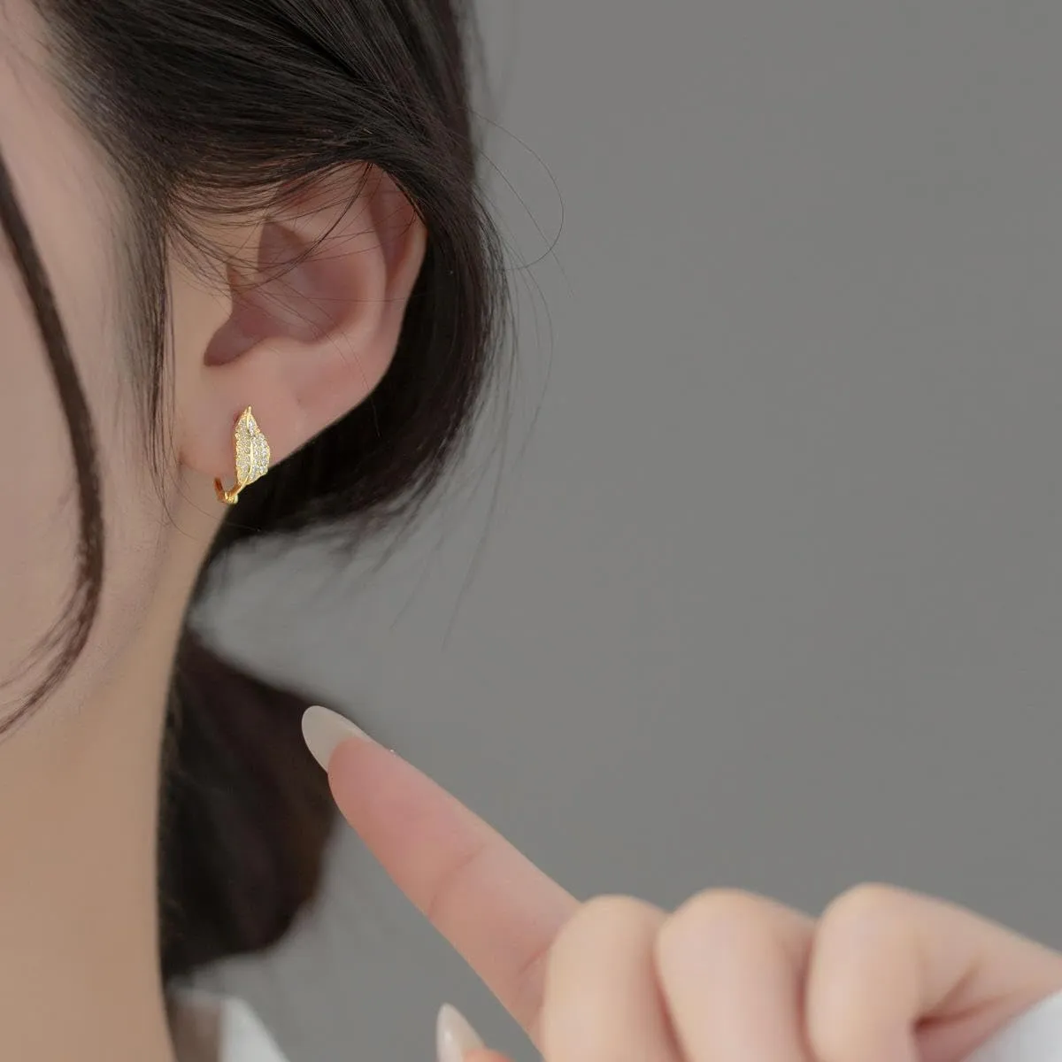 925 silver earrings women minimalist small zircon gold plated sterling silver leaf hoop earrings jewelry (gold)