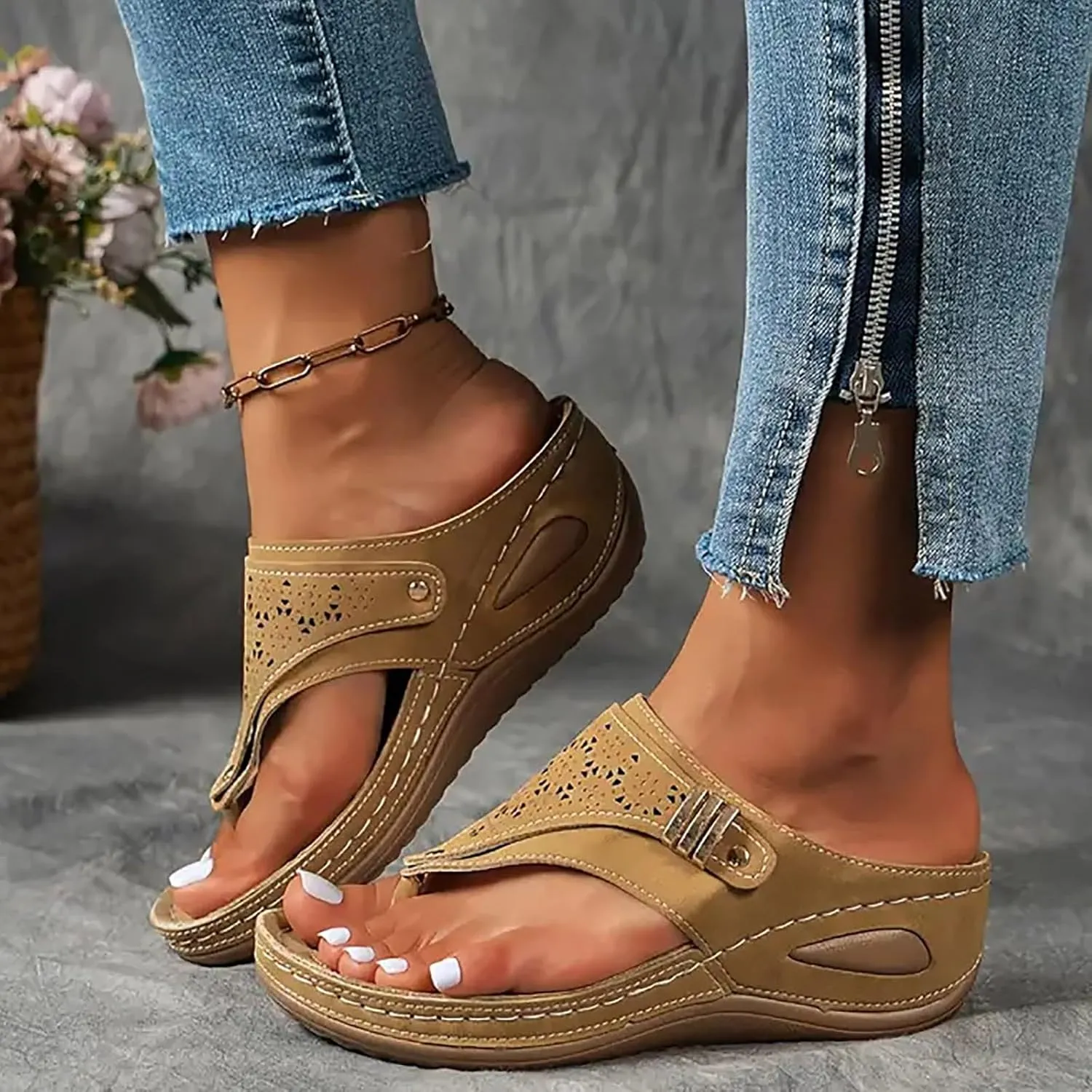 Breathable Mesh Sports Sandals for Women, Women Dressy Comfortable Orthopedic Sandals with Arch Support Slip On Thong Sandal Casual Hollow Out Slide Sandal Summer Shoes