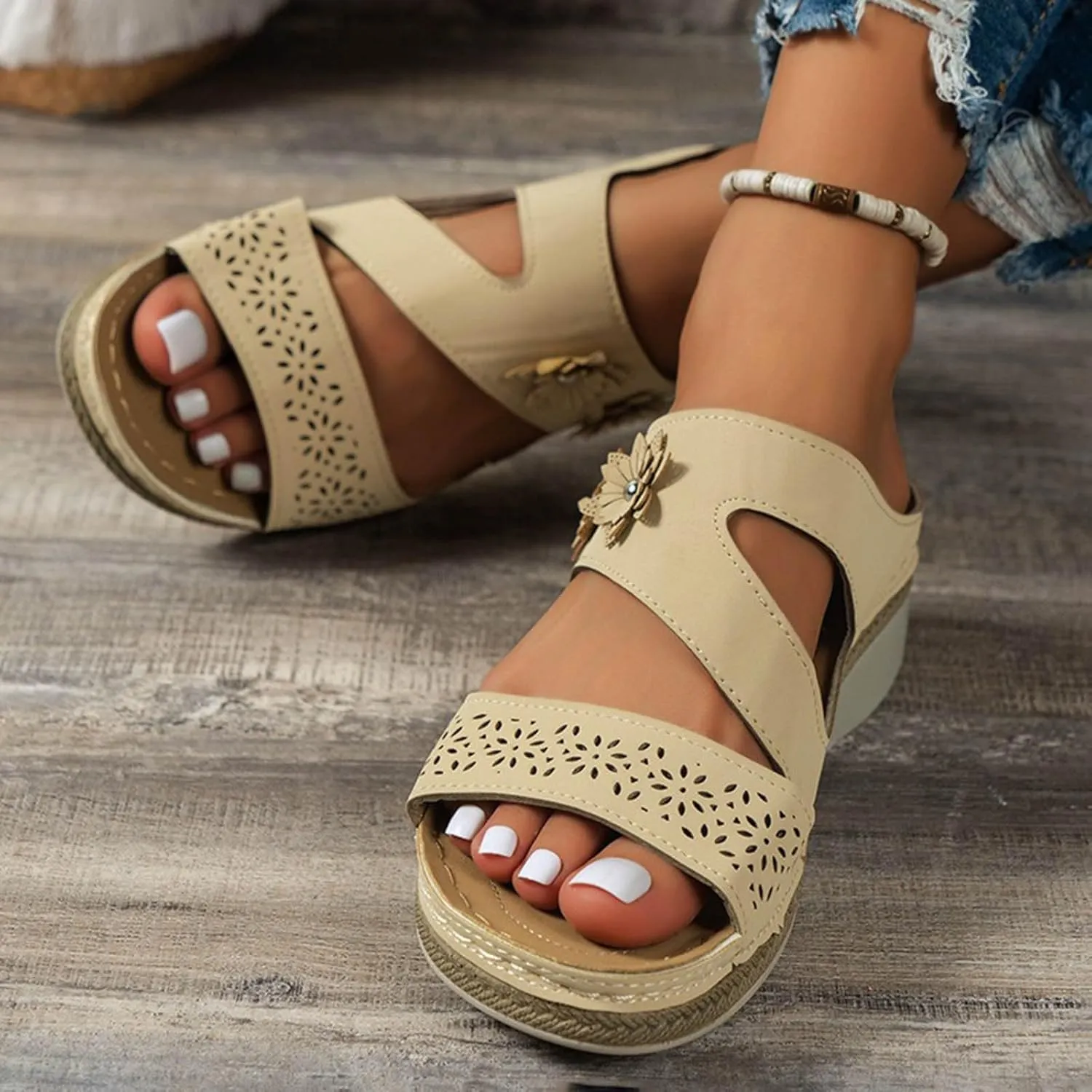 Orthopedic Sandals for Women with Arch Support, Flower Decoration Hollow Out Beach Walking Shoes Slip On Orthotic Sandals Casual Summer Flip Flops Breathable Lightweight Vacation Slippers